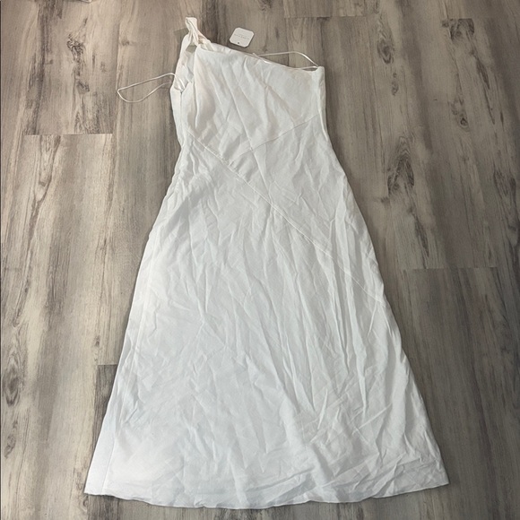 Midi White One shoulder Dress - Picture 2 of 3